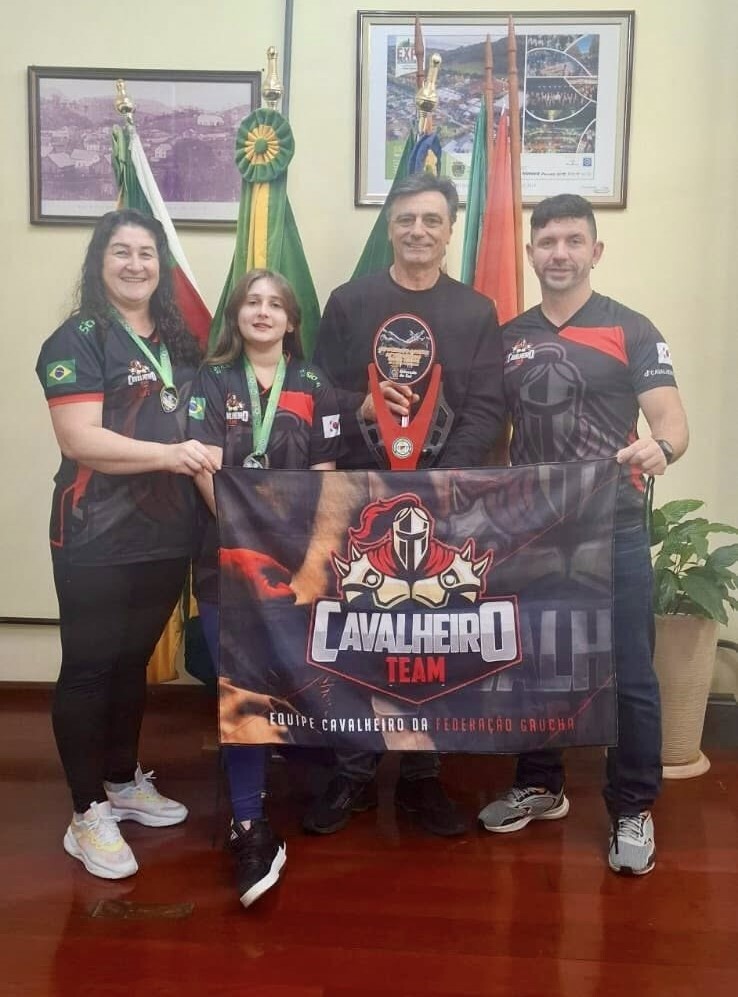 prefeito-maroso-recebe-membros-da-equipe-cavalheiro-team