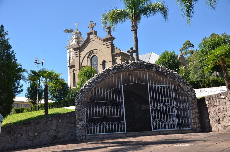 gruta-de-nossa-senhora-de-lourdes